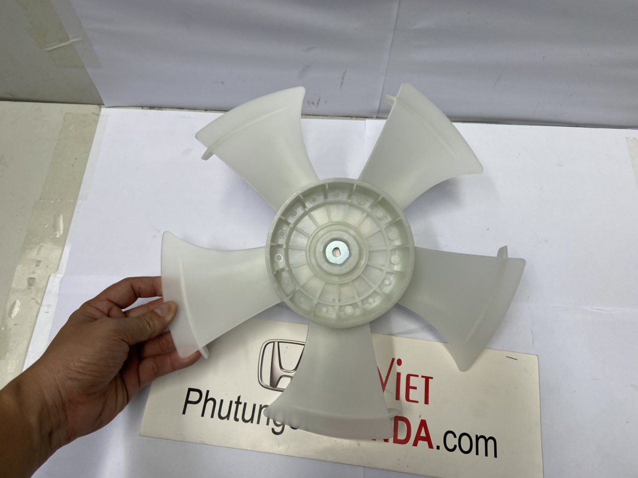 Cánh quạt két nước xe Honda Brio